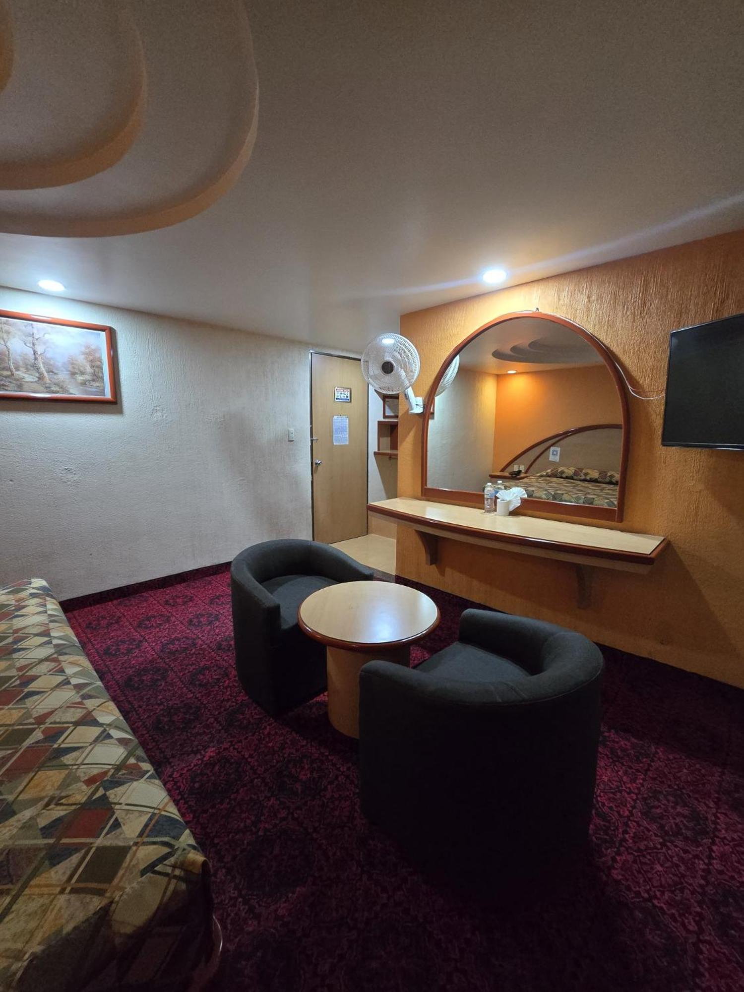 Y Gran Via, Tultitlan Hotel