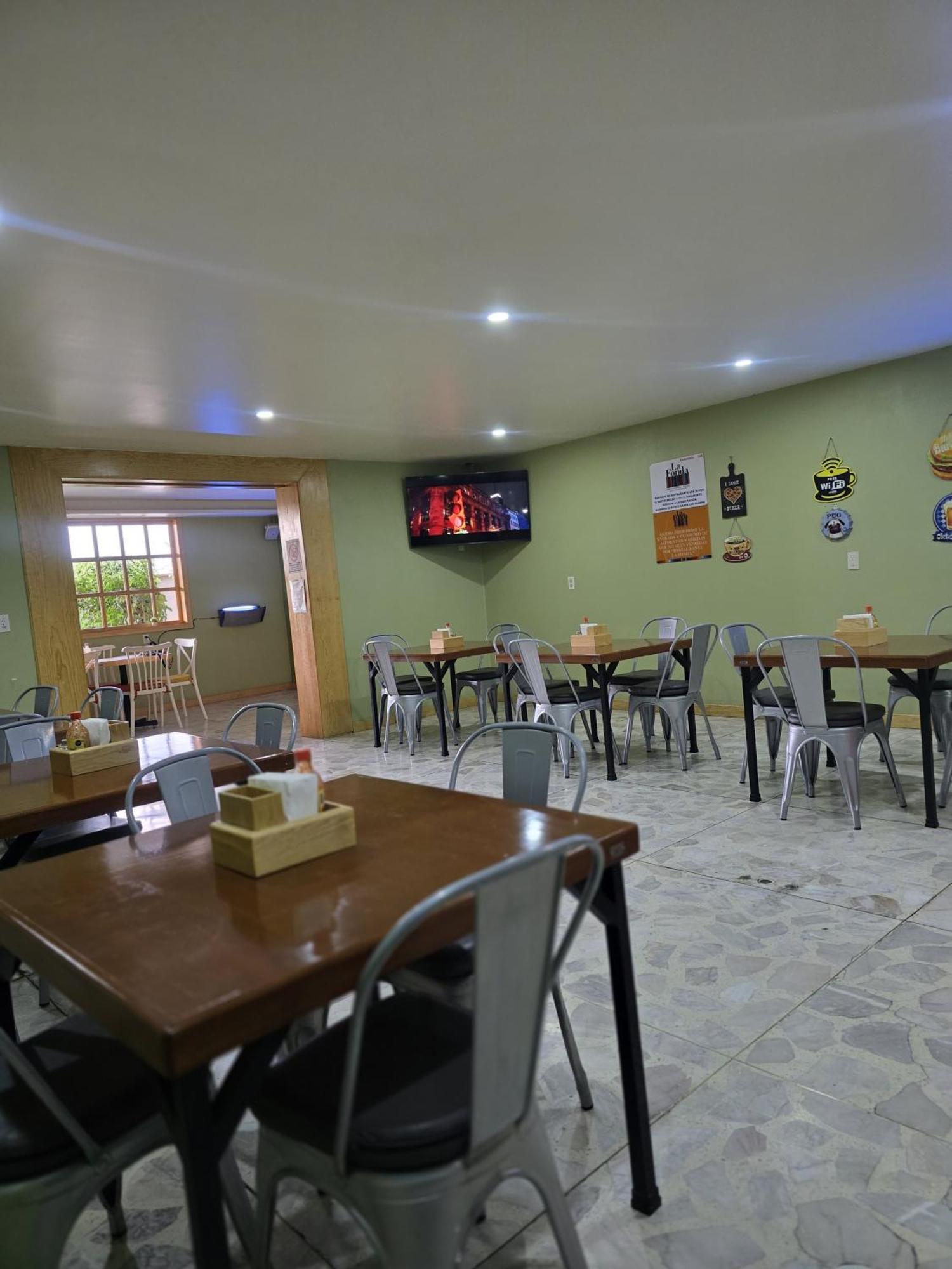 Hotel Y Gran Via, Tultitlan