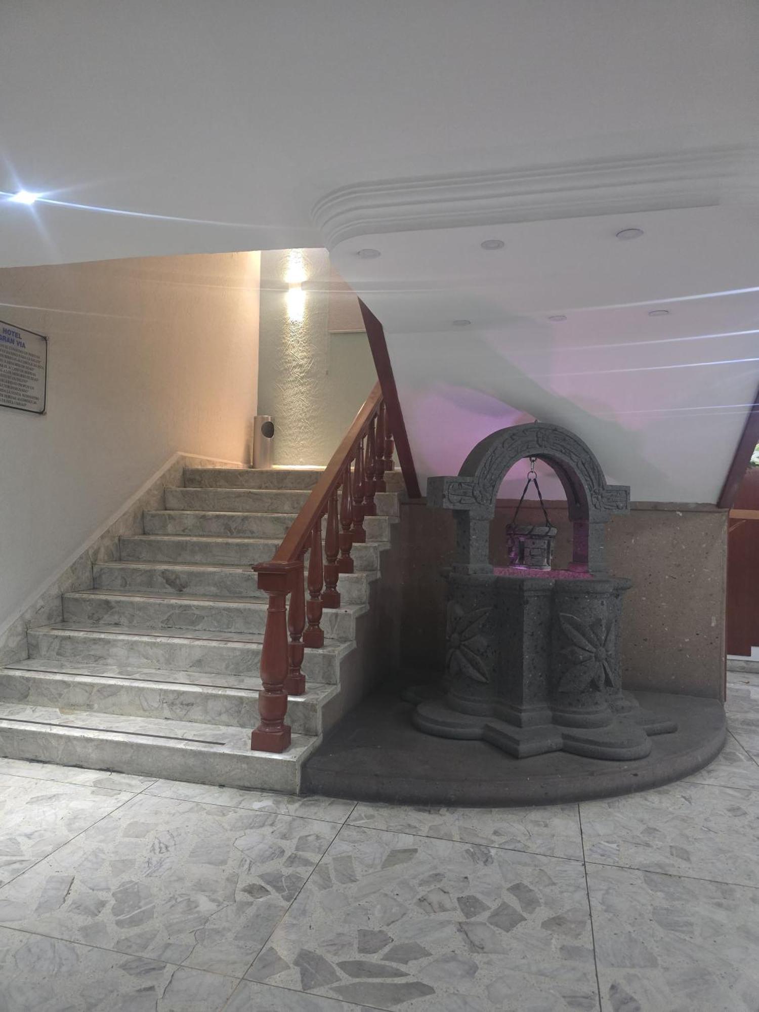 Y Gran Via, Tultitlan Hotel 3*